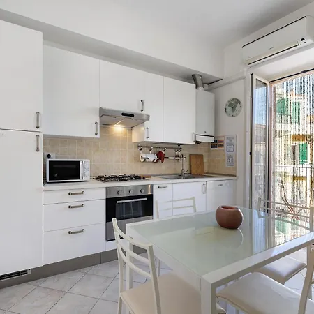 Casa Nel Cuore Di דירה לואנו